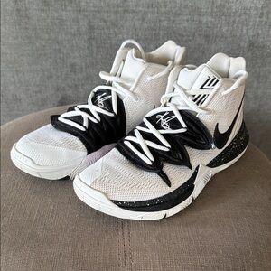 Nike Kyrie 5 “Oreo” Basketball Shoes